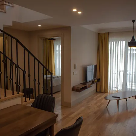 塔克西姆科特恩套房酒店 *