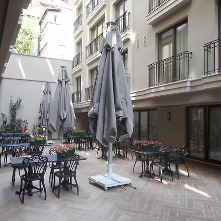 塔克西姆科特恩套房酒店